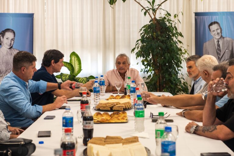 Cámaras y sindicatos textiles y del calzado contra “la aniquilación de la industria nacional y la destrucción del empleo y el poder adquisitivo salarial”