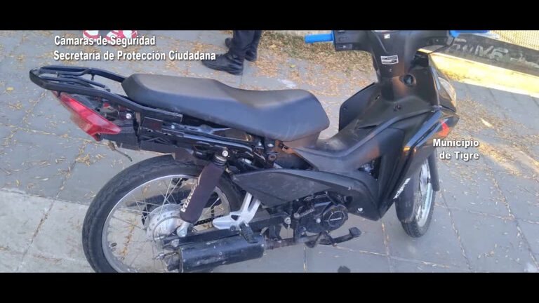 Tigre: una mujer perdió el control de una moto robada y cayó al asfalto con dos menores