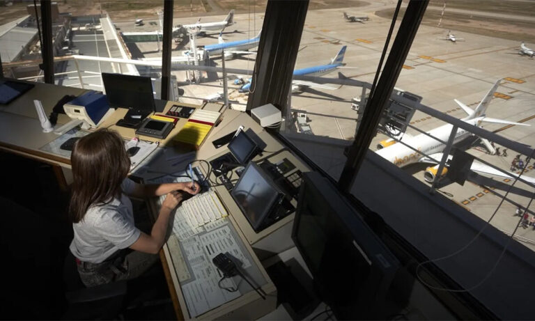 No habrá paro de controladores de tránsito aéreo al dictarse la conciliación obligatoria