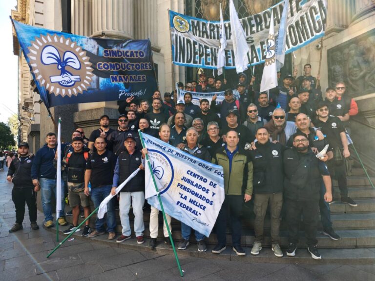 Con una multitudinaria marcha en Rosario y protestas en Santa Fe los gremios navales llamaron a defender la Marina Mercante