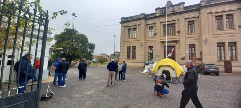 Trabajadores de Dragado y Balizamiento ocupan oficinas por promesas incumplidas y exigen respuestas urgentes