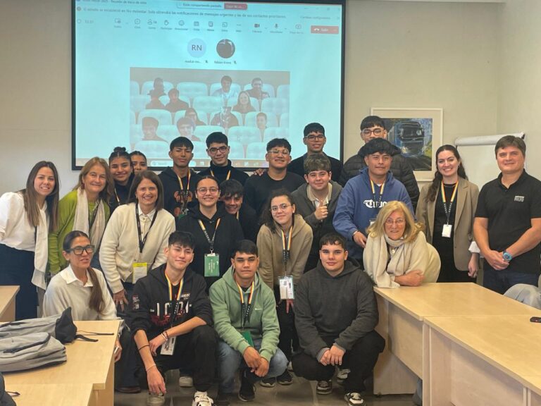 Volvo lanzó la décima edición de su programa de formación técnica para jóvenes y lo expandió a nivel nacional