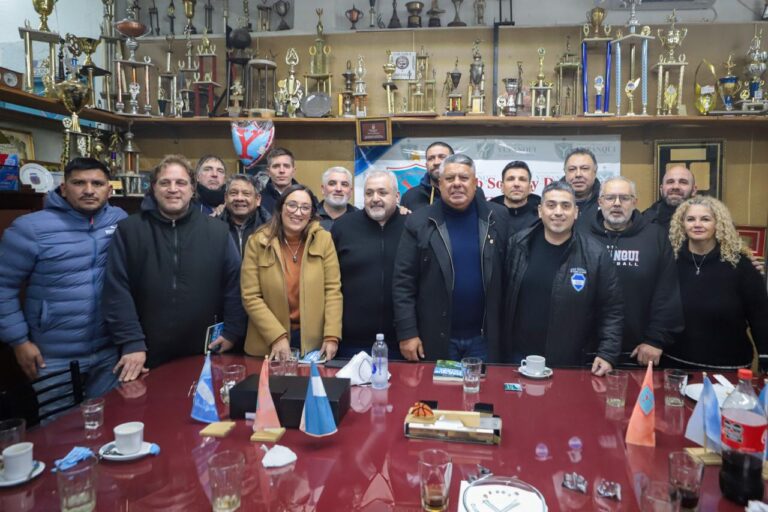 Más de 800 dirigentes deportivos se reunieron en Yupanqui junto al presidente de la AFA bajo la consigna “Los clubes no se venden, los clubes se defienden”