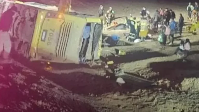 Un micro argentino volcó en Chile: hay cuatro muertos y más de 20 heridos
