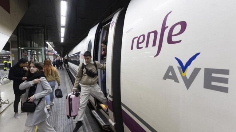 España: Tren de alta velocidad cortado por fallo eléctrico
