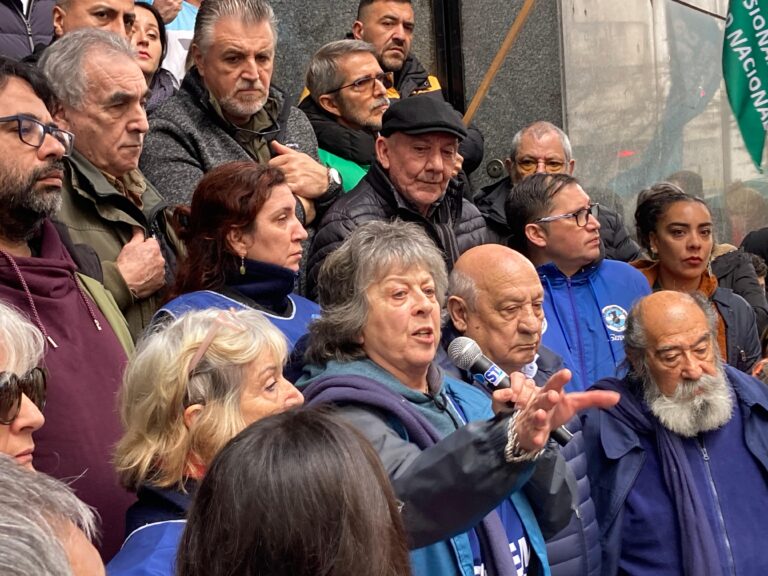 Multitudinaria marcha de trabajadores por el cierre de Vialidad Nacional
